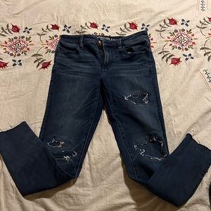 AE High rise jegging. Very soft and worn in! EUC. Faux distressing. Size 8.